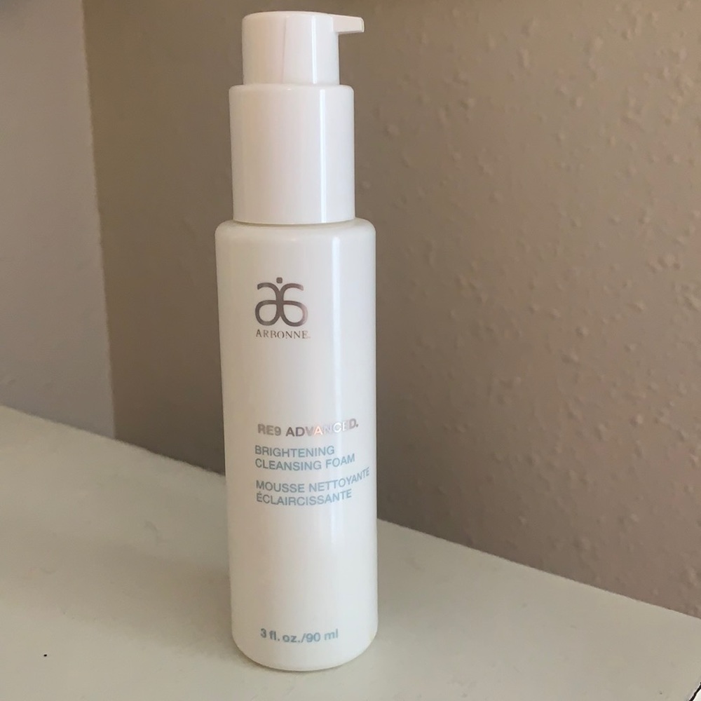 Arbonne RE9 Advanced brightening cleansing foam